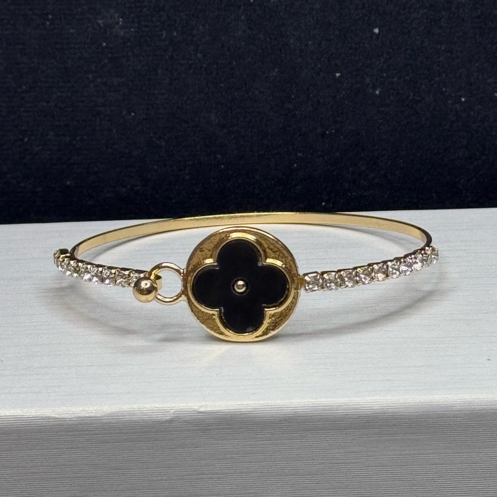 NWOT Gold Tone Sparkling Black Clover Bangle
Bracelet (Opens)